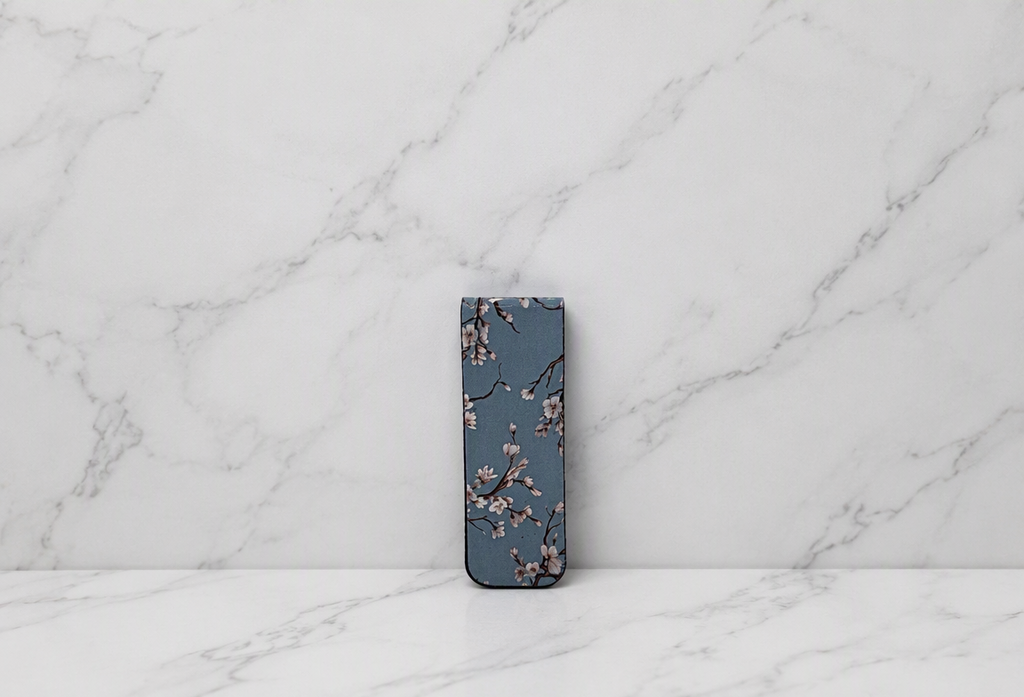 Magnetic bookmark
