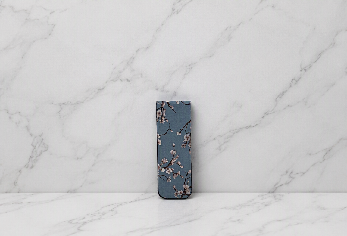 Magnetic bookmark