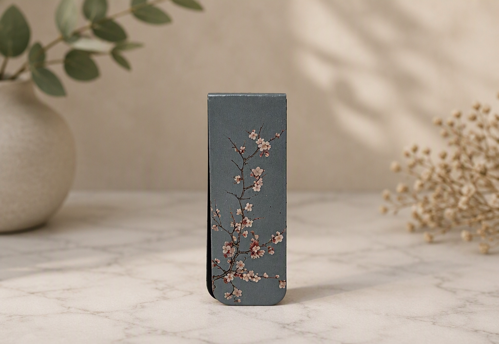 Magnetic bookmark