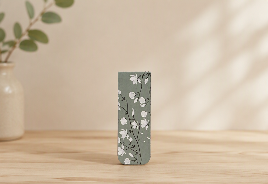 Magnetic bookmark