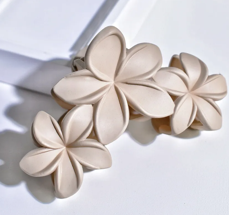 Flower matte hair claw clip