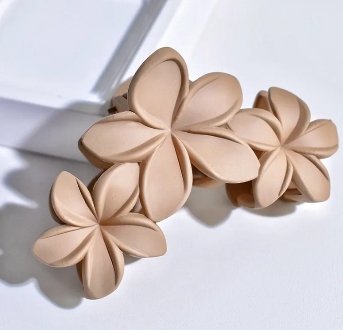Flower matte hair claw clip