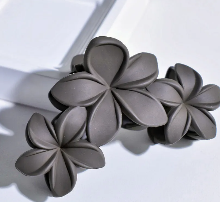 Flower matte hair claw clip