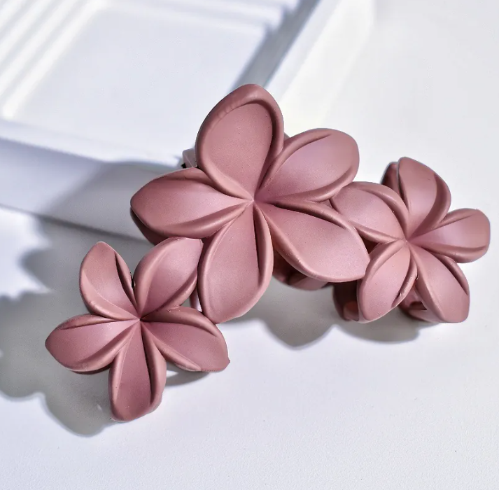 Flower matte hair claw clip